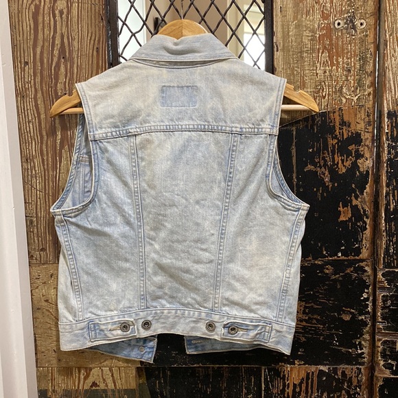 Levis Denim Trucker Vest - Picture 4 of 6